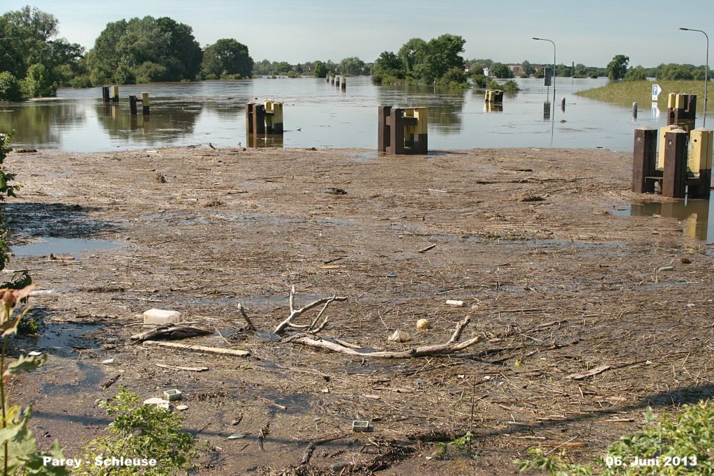 Hochwasser- 2013_06_06-006-Parey-Schleuse.jpg